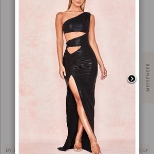 Black gown, NEVER BEEN WORN